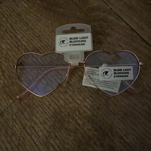 NWT Planet Earth Eyewear Rose Gold/Pink Heart Shaped Sunglasses - Picture 3 of 16
